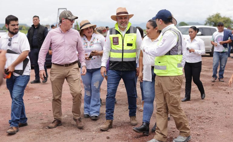 Construcción carretera Apatzingán-El Recreo impulsará economía regional: Bedolla.
