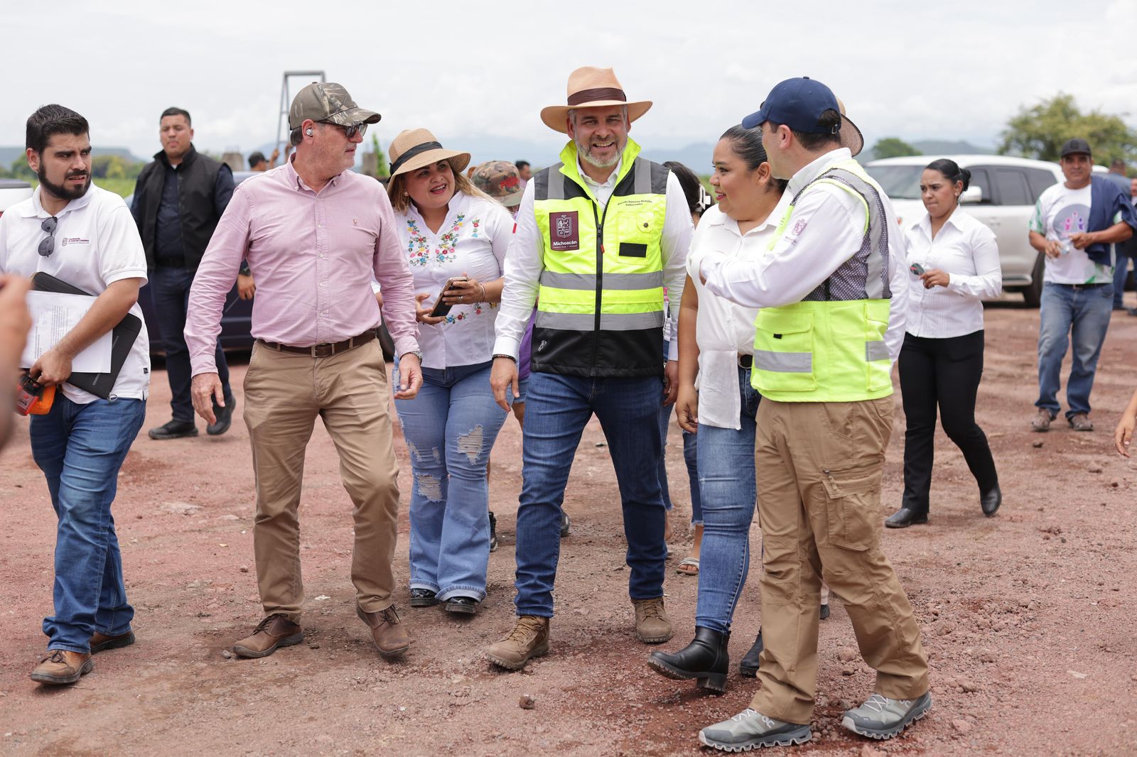 Construcción carretera Apatzingán-El Recreo impulsará economía regional: Bedolla.