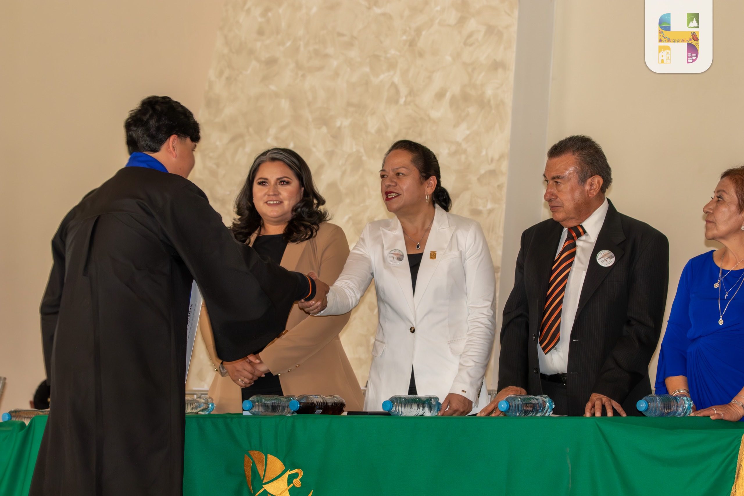 Jeovana Alcántar, clausuró el ciclo escolar 2024-2025 del CECyTEM 27 Plantel San Pedro y fue madrina de la Generación 2022-2025. 
