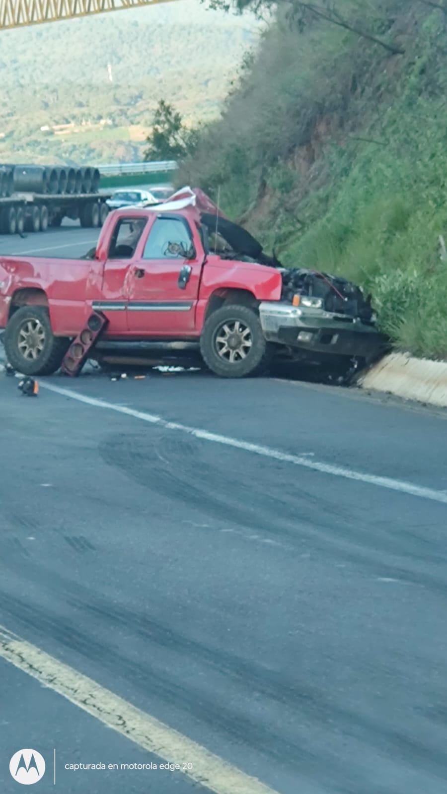 Accidente mortal en Ziracuaretiro: Choque frontal en la Autopista Siglo XXI deja 6 fallecidos
