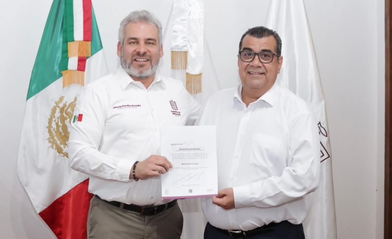 Nombra Bedolla a Elías Ibarra como secretario de Salud.