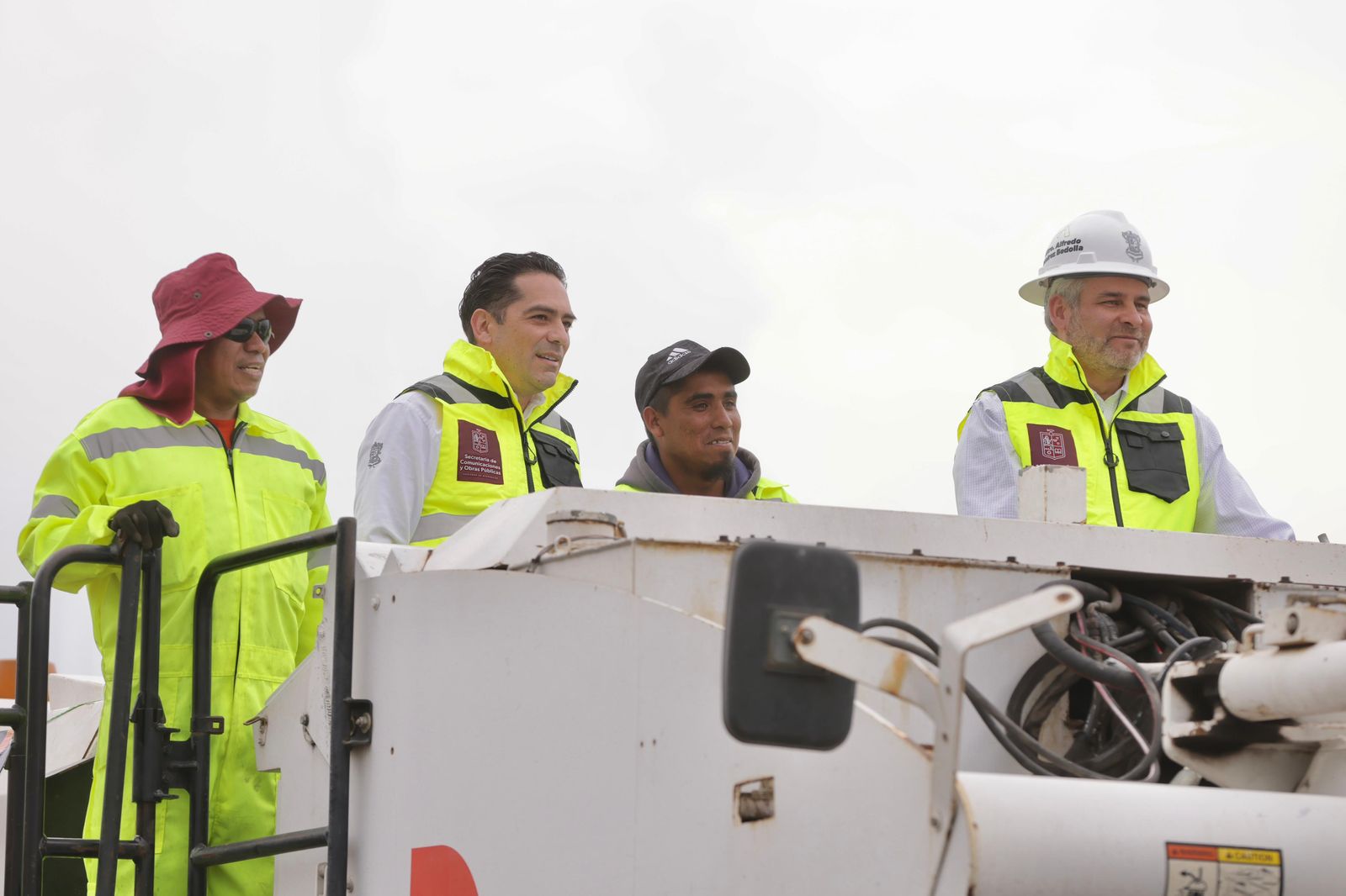 Arranca Bedolla rehabilitación de carretera que conecta a Contepec y Maravatío.