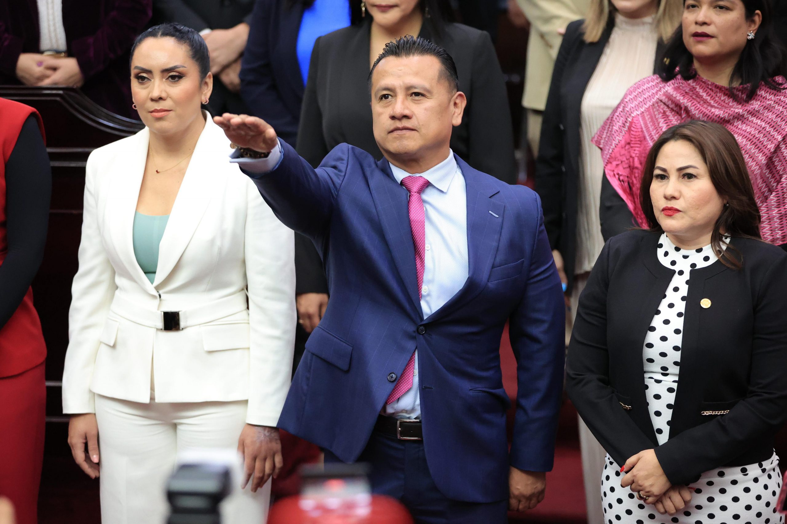 Congreso de Michoacán designa a Carlos Torres Piña al frente de la FGE.