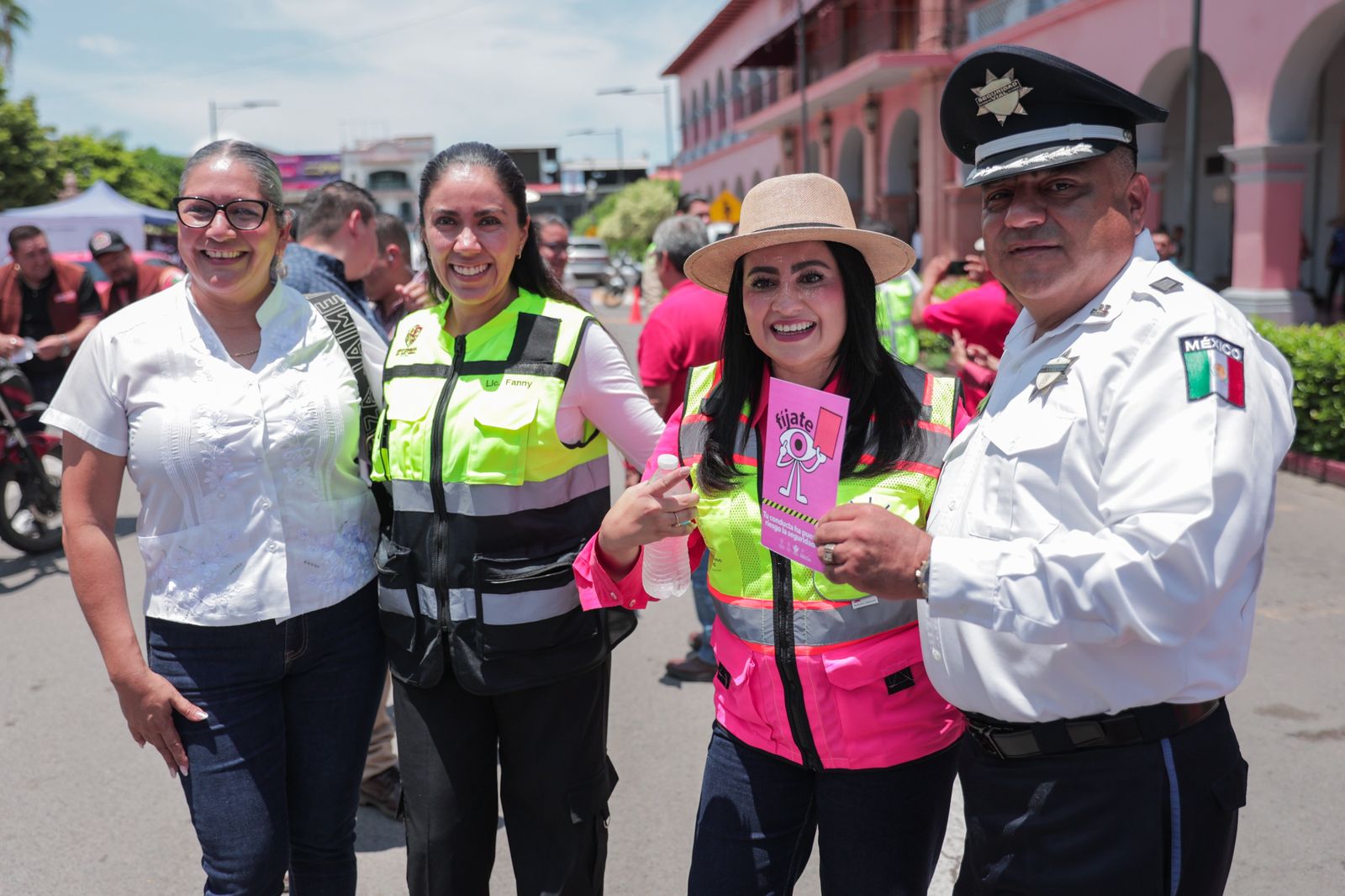 Gladyz Butanda suma 8 municipios a campaña vial ¡Fíjate Pues!