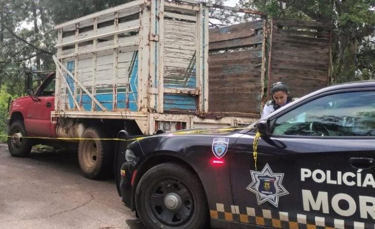 Un hombre fue asesinado a balazos  mientras conducía una camioneta de redilas sobre la carretera de Jesús del Monte