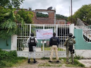 Durante cateo ejecutado en Álvaro Obregón, FGE asegura tres vehículos con reporte de robo y alteraciones en sus medios de identificación