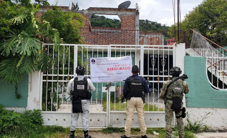 Durante cateo ejecutado en Álvaro Obregón, FGE asegura tres vehículos con reporte de robo y alteraciones en sus medios de identificación