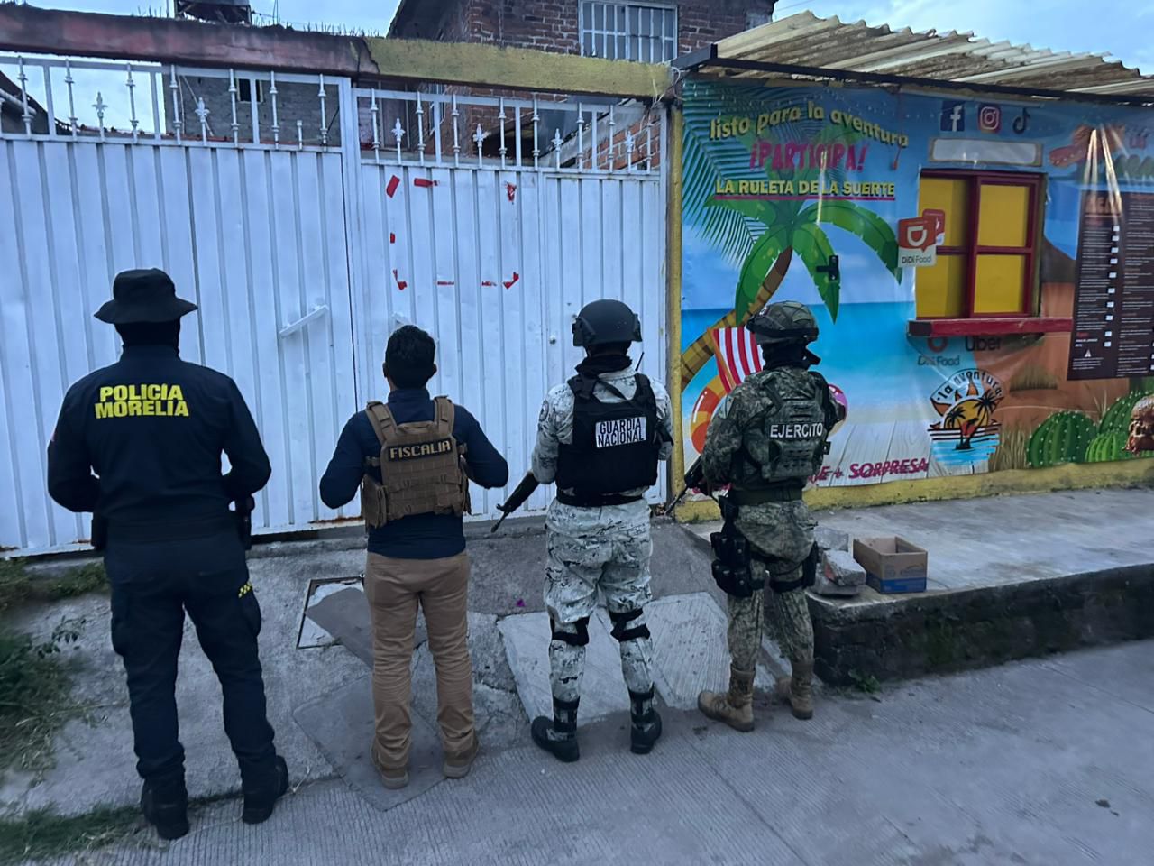 En acciones distintas realizadas en Morelia, asegura FGE más de 1 mil 900 dosis de metanfetamina y marihuana; dos personas fueron detenidas