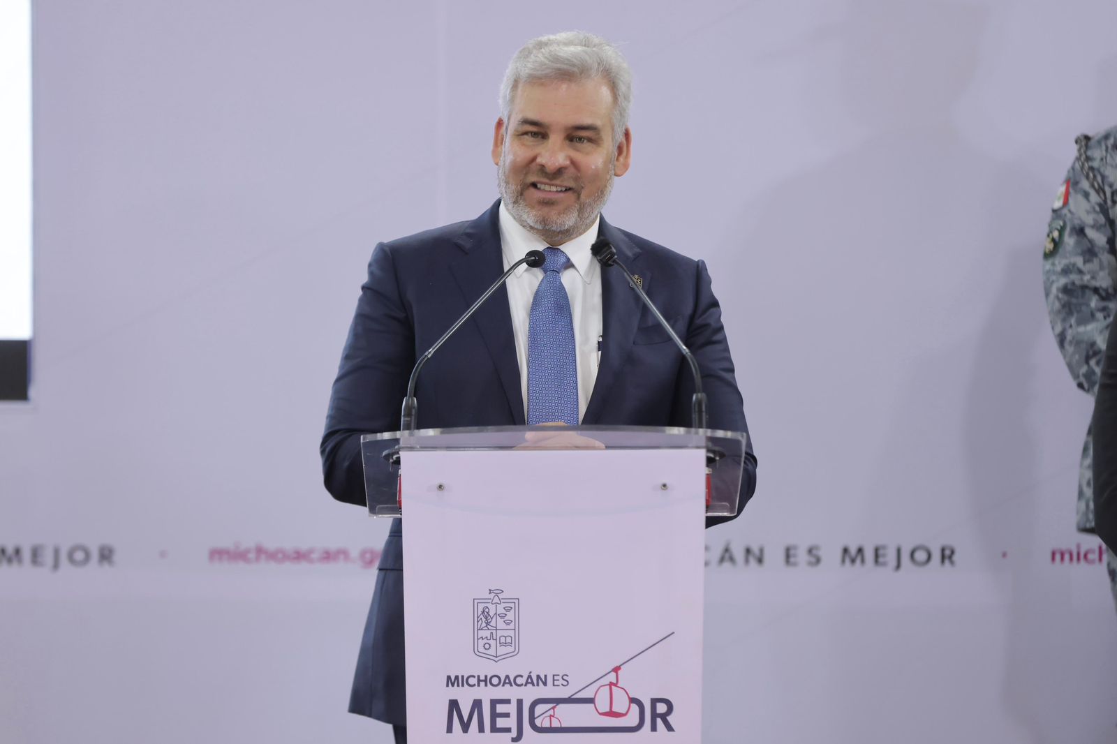 Michoacán disminuye pobreza más rápido que el promedio nacional: Bedolla