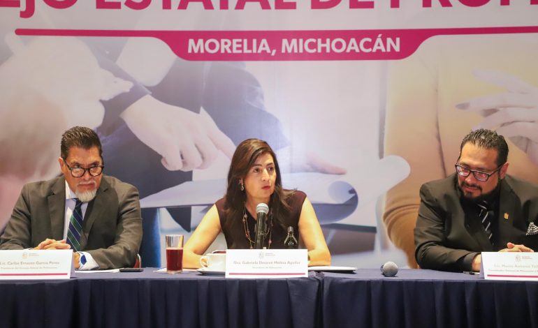 Gabriela Molina instala Consejo Estatal de Profesiones
