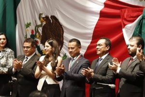 Congreso del Estado condecora a FGE con la presea «Suprema Junta Nacional Americana»