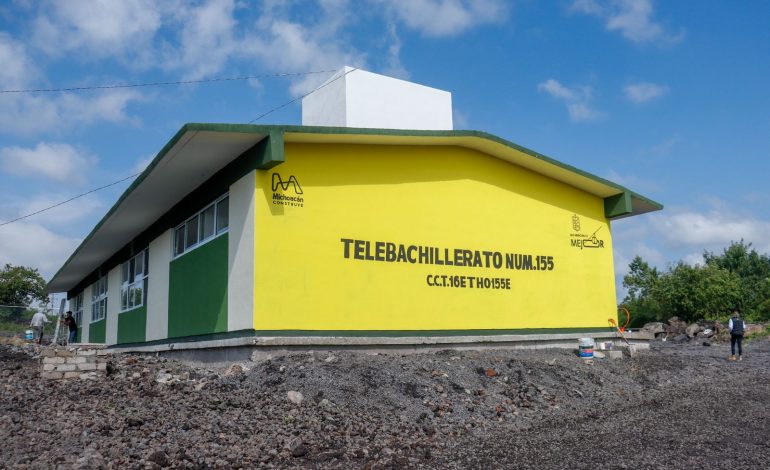Michoacán construye infraestructura educativa y vial en la Región Bajío