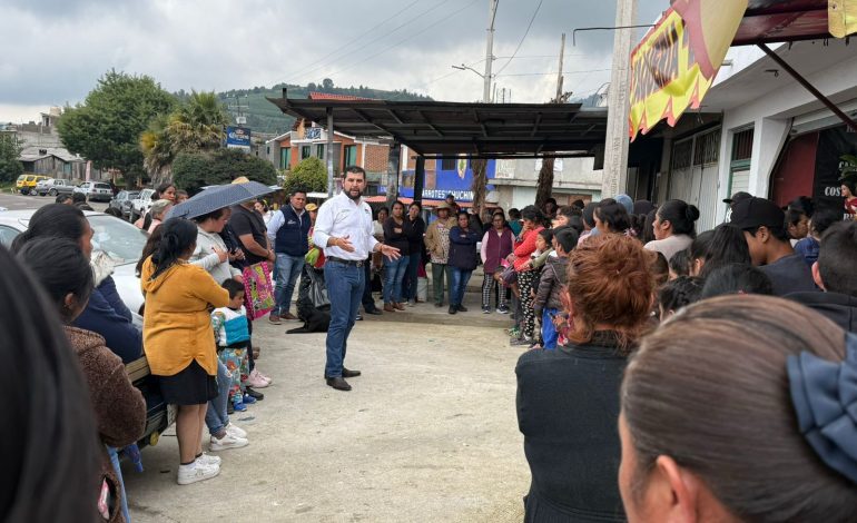 Diputado Octavio Ocampo visita comunidades indígenas de Zitácuaro y reafirma compromiso con la educación