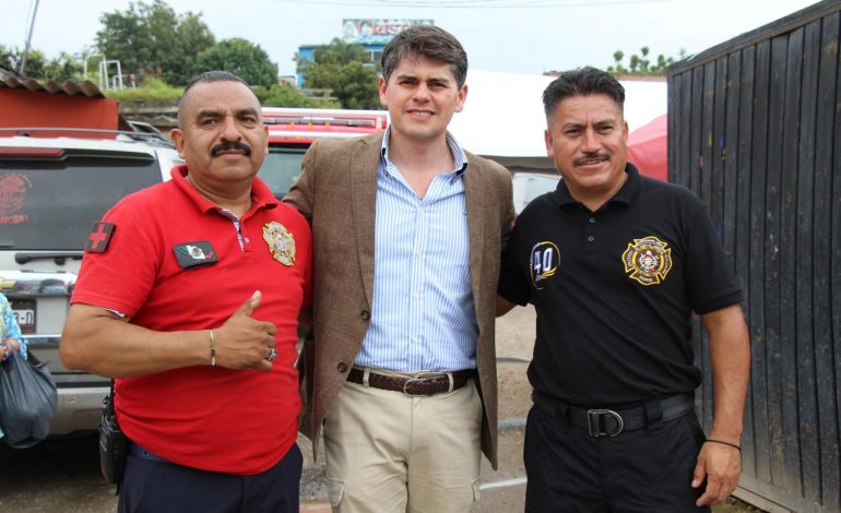 Toño Ixtláhuac felicita en el Día del Bombero y 40 aniversario de la corporación en Zitácuaro