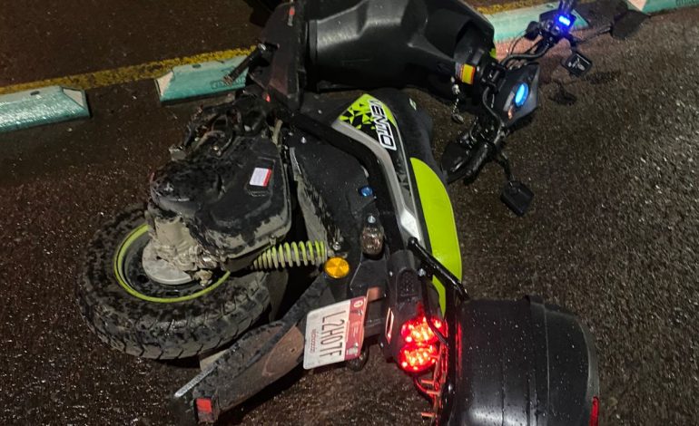 Motociclista de 51 años resulta herido en accidente en Zitácuaro.