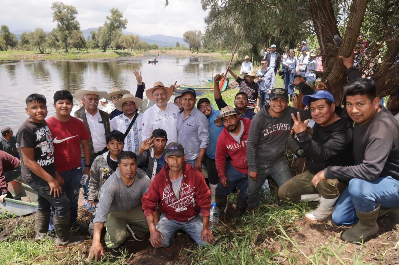 Michoacán va por el rescate y protección del pescado blanco: Bedolla