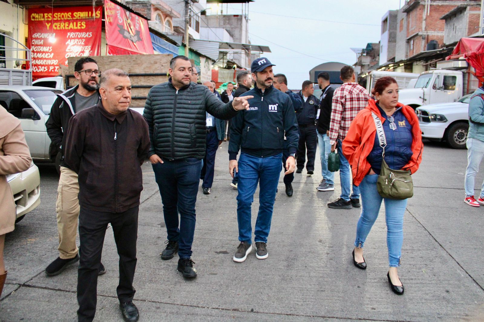 Encabeza Yankel Benítez operativo de ordenamiento en Mercado de Abastos