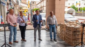 El Gobierno Municipal de Hidalgo que preside Jeovana Alcántar, entregó 200 paquetes de pollitos, árboles frutales, semilla de hongos seta y de hortaliza.