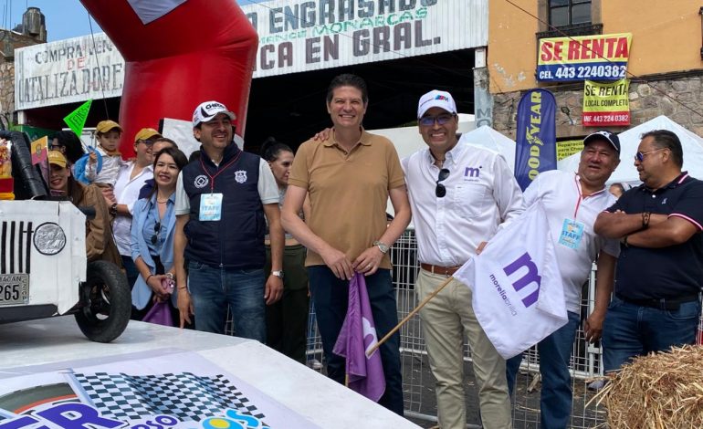 Alfonso Martínez da banderazo a exitoso 3er Concurso de Carros Locos