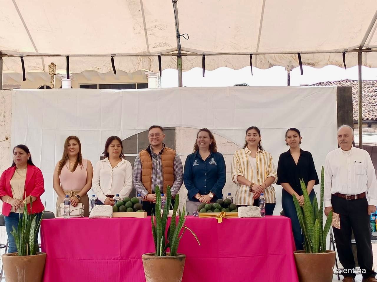 Comunidades y autogobiernos reciben apoyo del programa Agrosano: Sader
