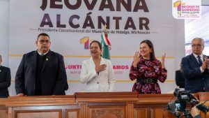 ​En presencia de autoridades federales, estatales, municipales y público en general, Jeovana Alcántar, rindió su Primer Informe de Gobierno.