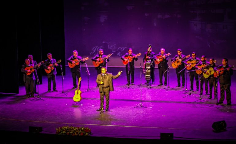 Todo un éxito la presentación de la Rondalla Voces de la Heroica y el Trío Los Galeón en el Teatro Juárez