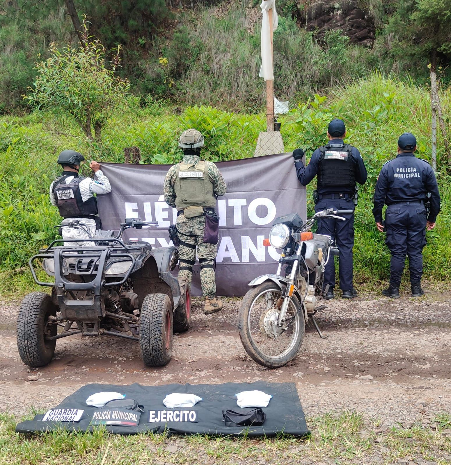 Asegurados 2 vehículos y 2 kilos de metanfetamina en Uruapan: SSP
