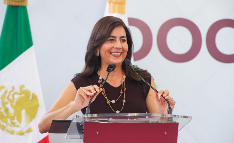 El lunes regresan a las aulas más de 953 mil estudiantes de básica: Gabriela Molina