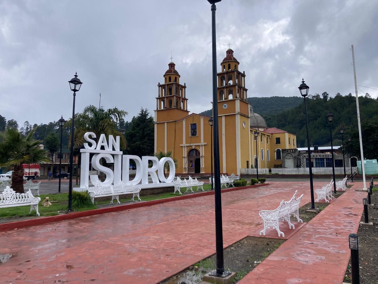 SCOP concluye remodelación de plaza principal en San Isidro, Los Reyes