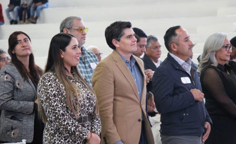 Toño Ixtláhuac asiste al primer informe de gobierno de la presidenta de Angangueo, Maestra María Hilda Domínguez García