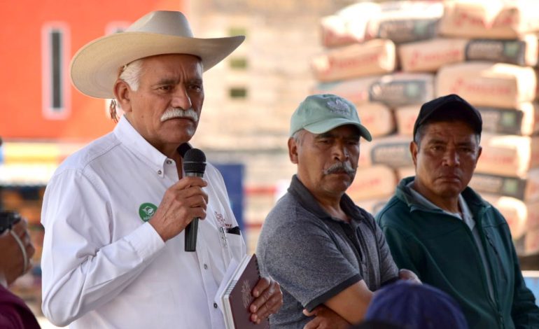 Sader entregó 45 toneladas de cemento a Urandén y Tzentzénguaro