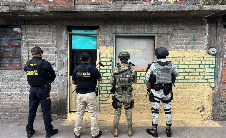Fiscalía General asegura más de 2 mil 400 dosis de droga y detiene a seis personas en Morelia, tras ejecución de tres cateos