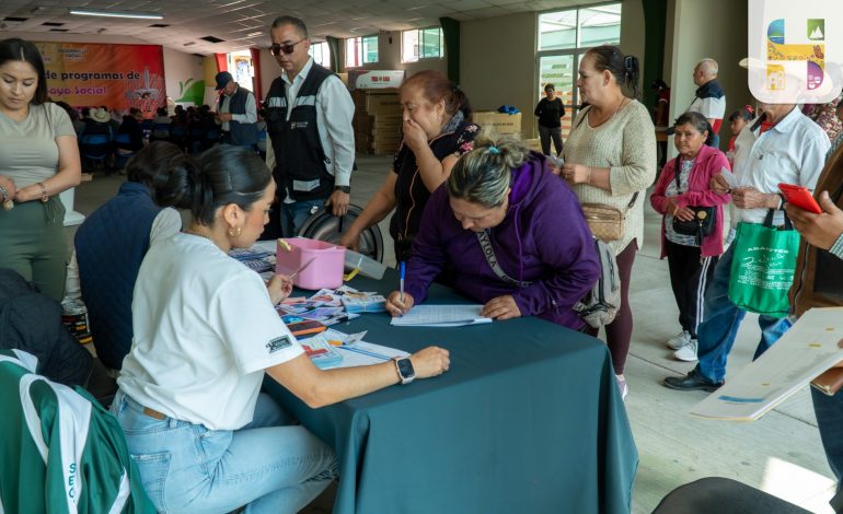 El Gobierno Municipal que encabeza, Jeovana Alcántar, realizó la octava entrega del Programa Apoyos Sociales