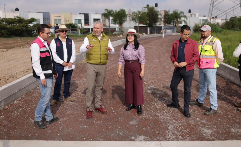 Bedolla supervisa obra de concreto hidráulico en av. Amalia Solórzano; durará más de 5 décadas