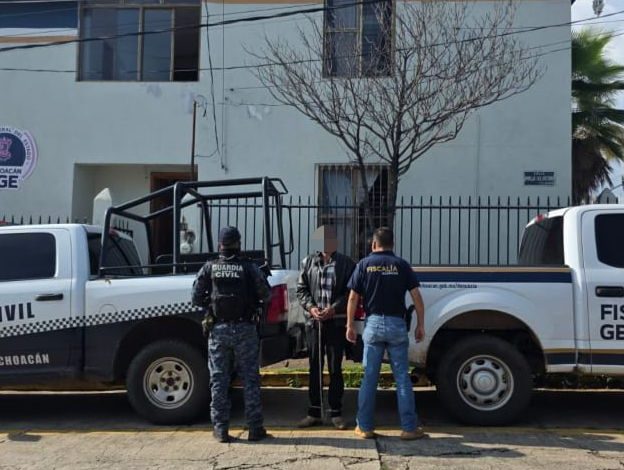 SSP y FGE detienen a hombre por homicidio calificado en Tacámbaro
