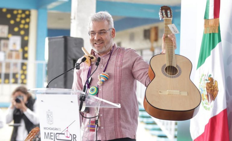Guitarras de Paracho, instrumentos de paz que reconstruyen el tejido social: Bedolla.