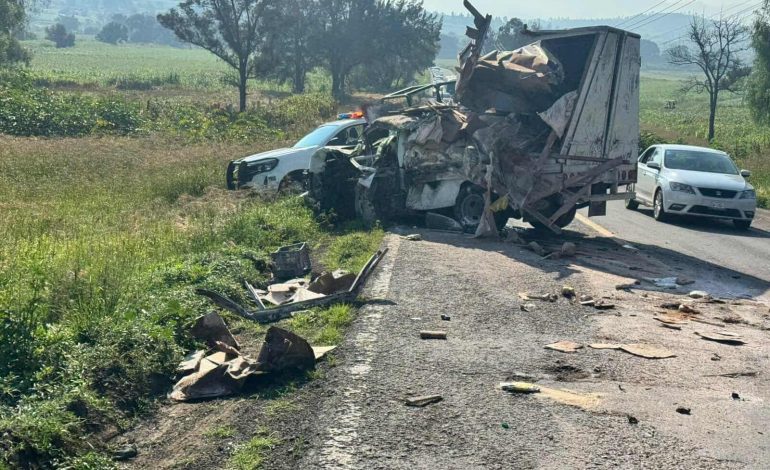 Accidente en la Morelia-Charo Deja Tres Lesionados Tras Choque Frontal.