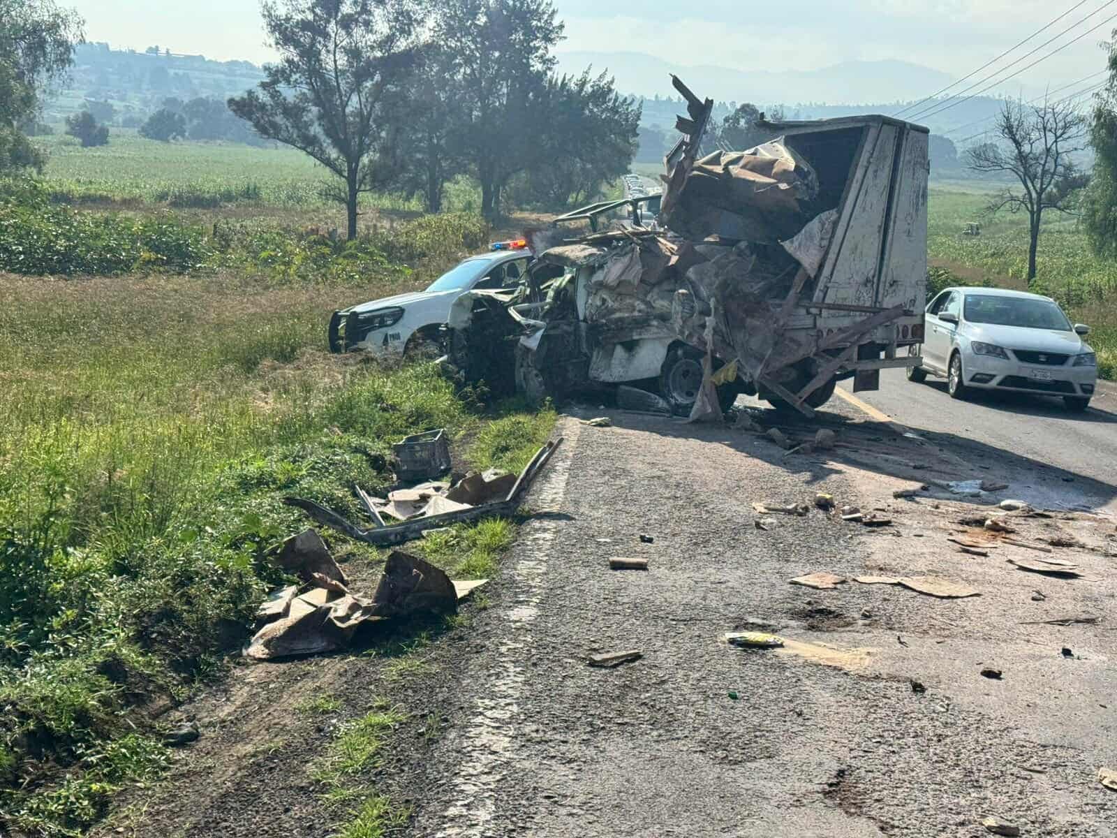 Accidente en la Morelia-Charo Deja Tres Lesionados Tras Choque Frontal.