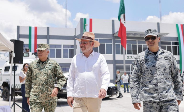 Inaugura Bedolla cuartel regional de la Guardia Nacional en Apatzingán.
