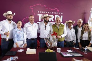 Bedolla lleva audiencia pública a Madero; mezcaleros reconocen impulso al sector
<br>