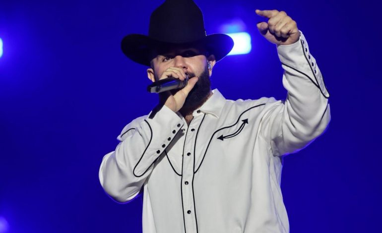 Colosal y vibrante; Carín León llena el Morelos en un concierto épico.