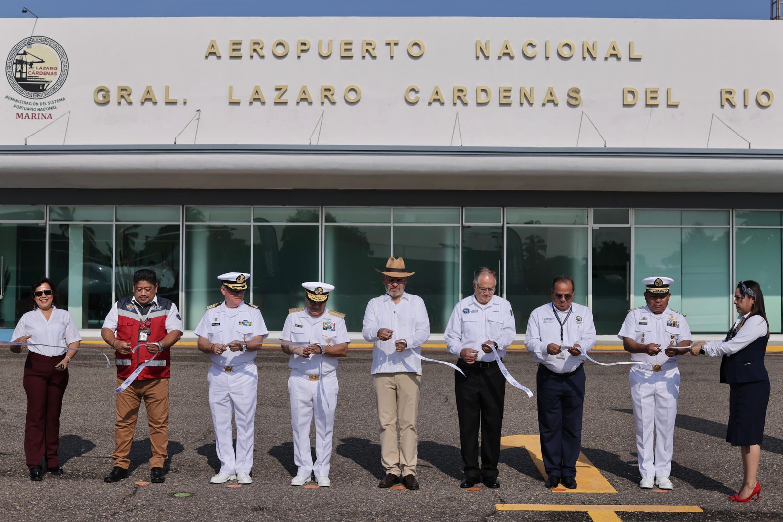 Grupo Aeroportuario de la Cdmx toma el control de la terminal en LC en septiembre: Bedolla.