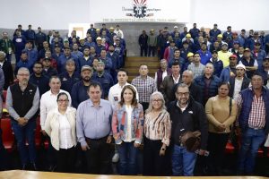 Reconocen trabajadores lucha progresista de Fabiola Alanís.