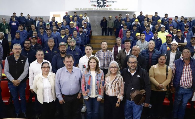 Reconocen trabajadores lucha progresista de Fabiola Alanís.