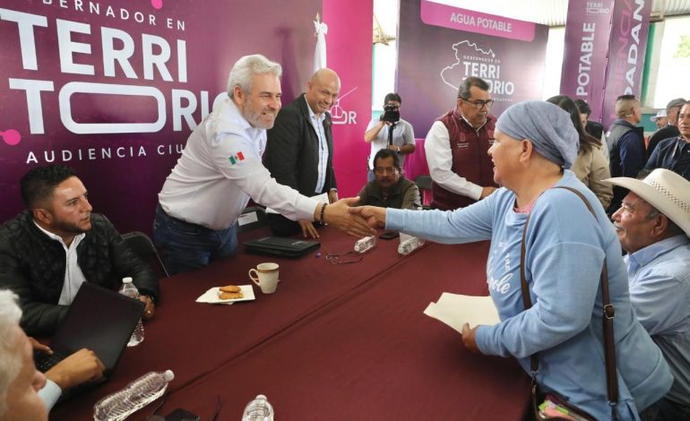 Gobierno de puertas abiertas; Bedolla lleva audiencia pública a Epitacio Huerta.