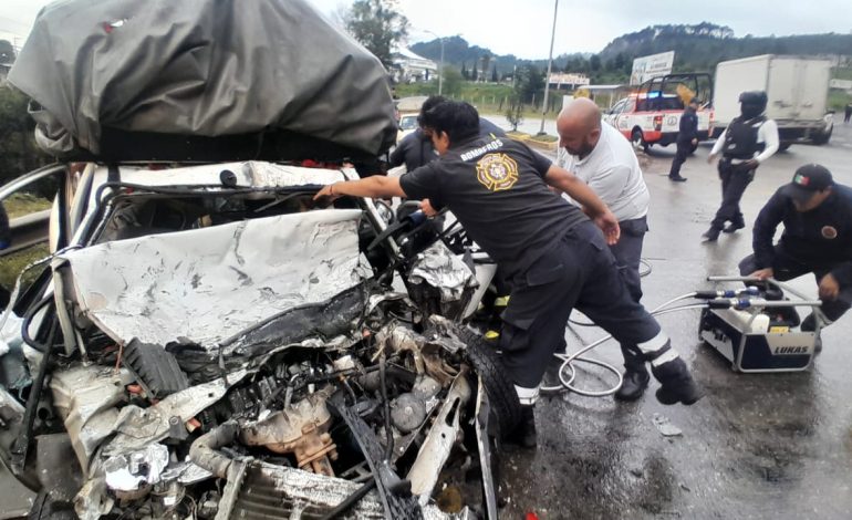 ¡Conmoción en la carretera! Choque frontal en la Zitácuaro-Morelia deja un herido grave