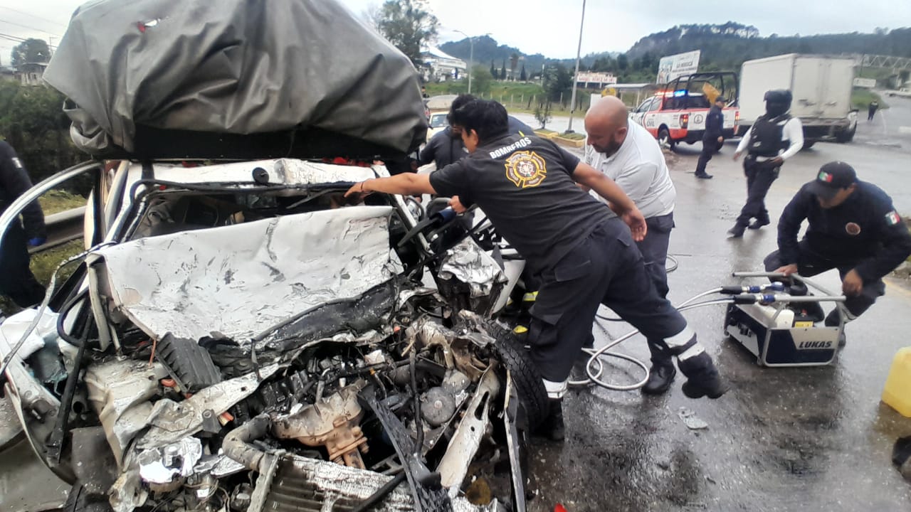 ¡Conmoción en la carretera! Choque frontal en la Zitácuaro-Morelia deja un herido grave