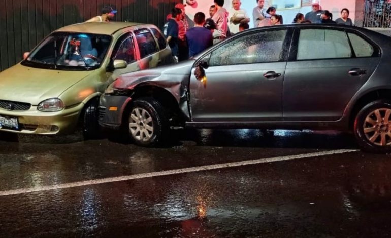 Choque múltiple en el Circuito Sur de Ciudad Hidalgo deja daños materiales.