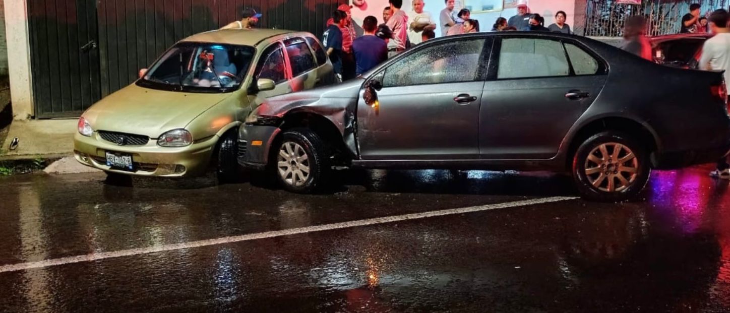Choque múltiple en el Circuito Sur de Ciudad Hidalgo deja daños materiales.