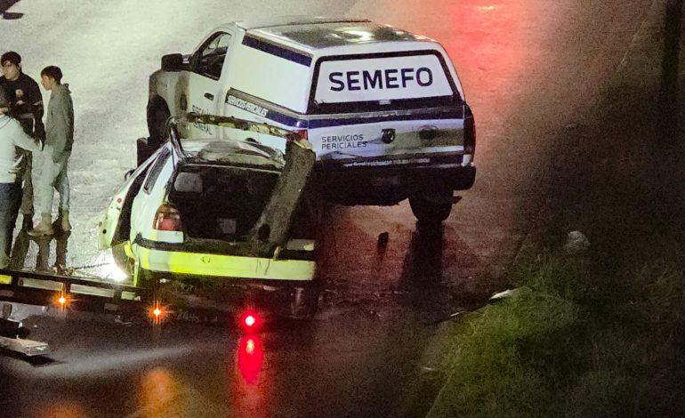 Fatal volcadura en Morelia deja tres jóvenes sin vida y tres más resultaron lesionados.